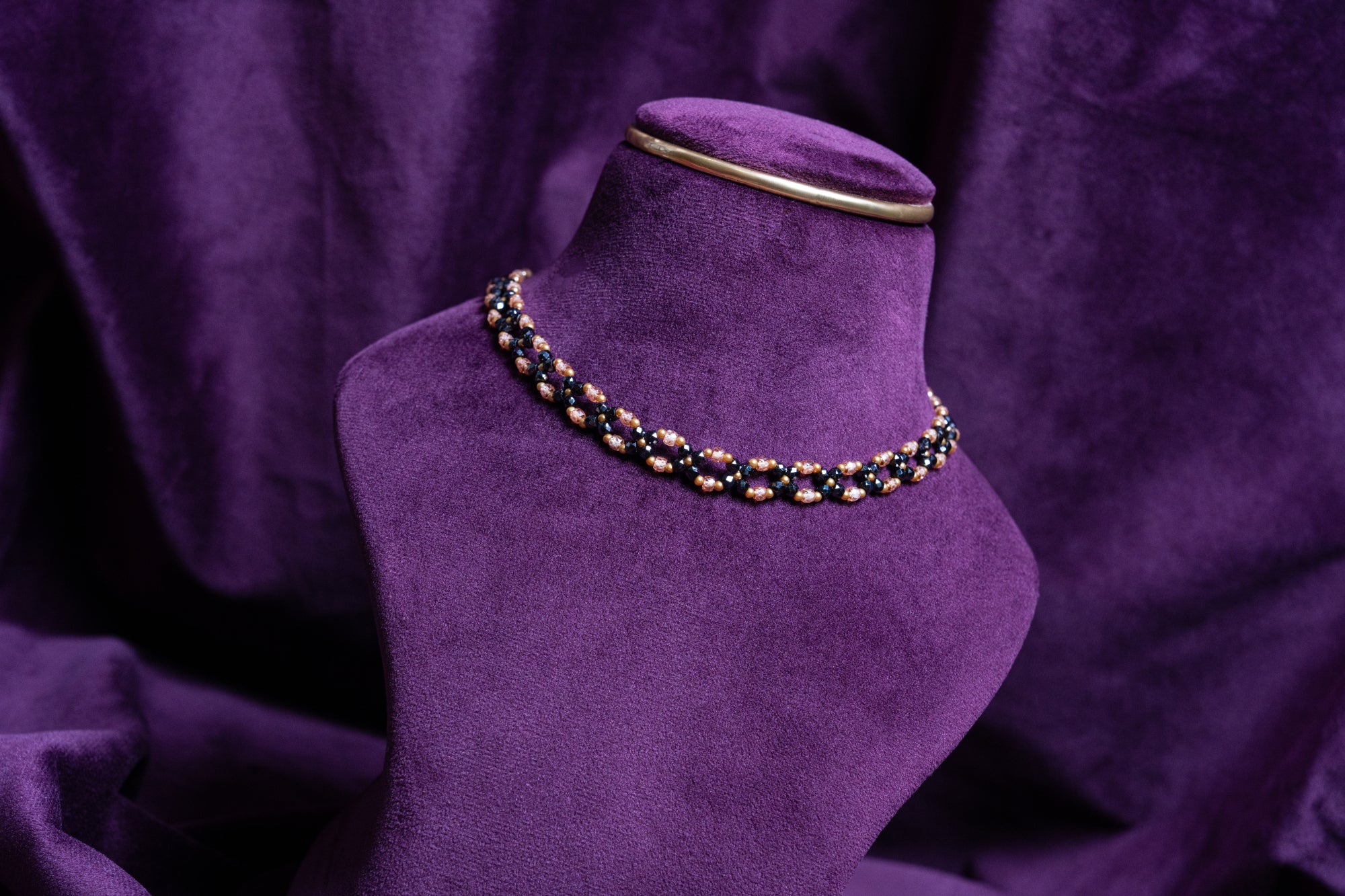 Raw Netted Open-Loop Faceted Rondelle Zircon Black Beads and Peach Beads Choker