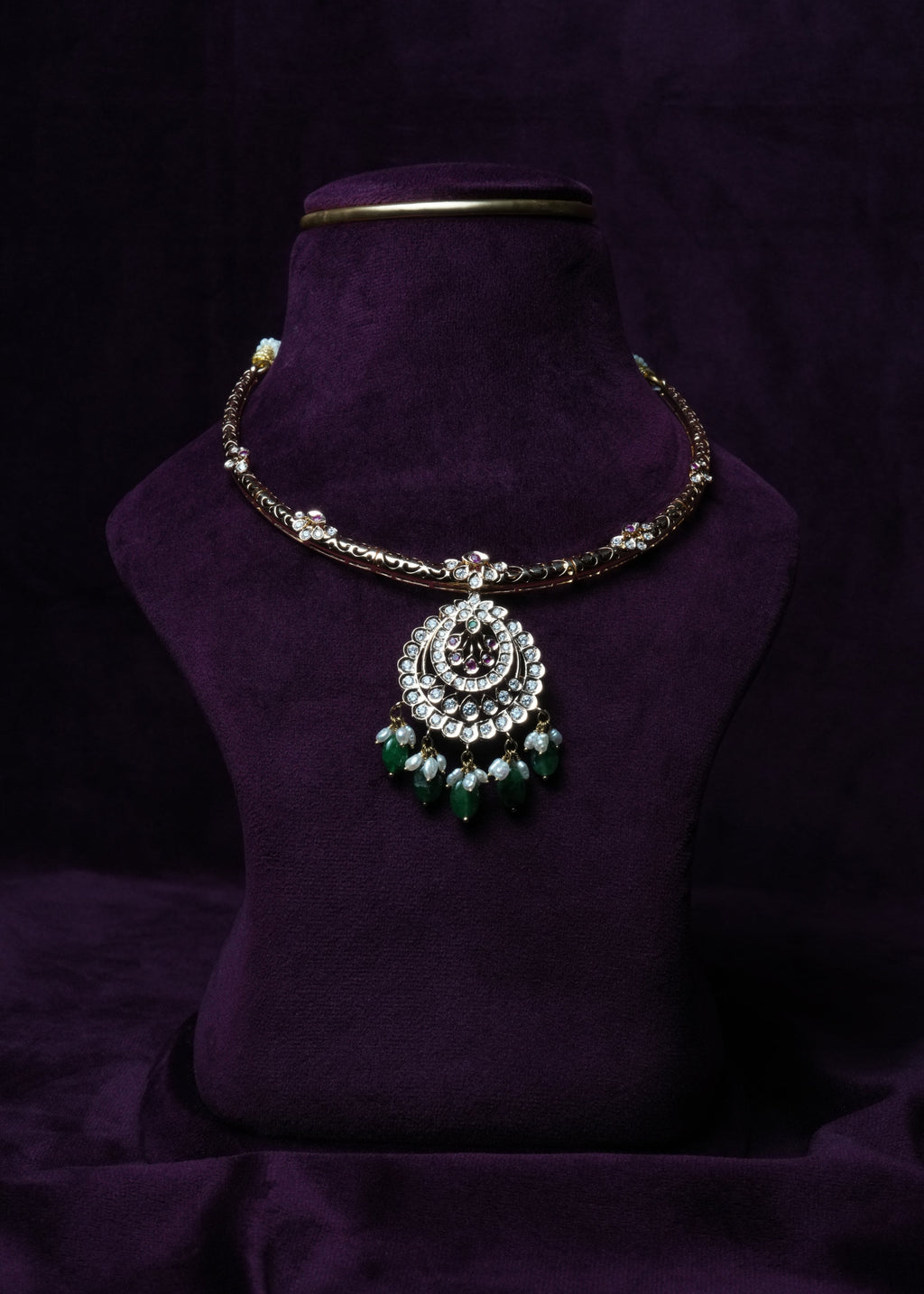 Emerald Crescent Pearl Hasil Necklace