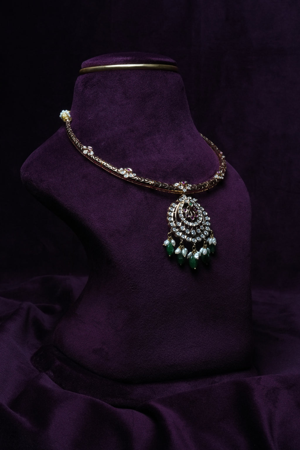 Emerald Crescent Pearl Hasil Necklace