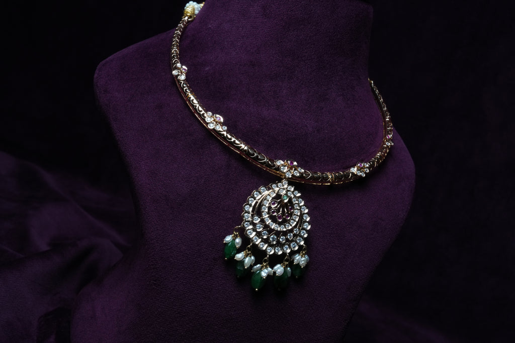 Emerald Crescent Pearl Hasil Necklace