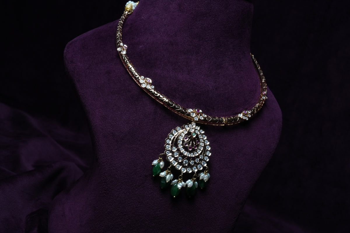 Emerald Crescent Pearl Hasil Necklace
