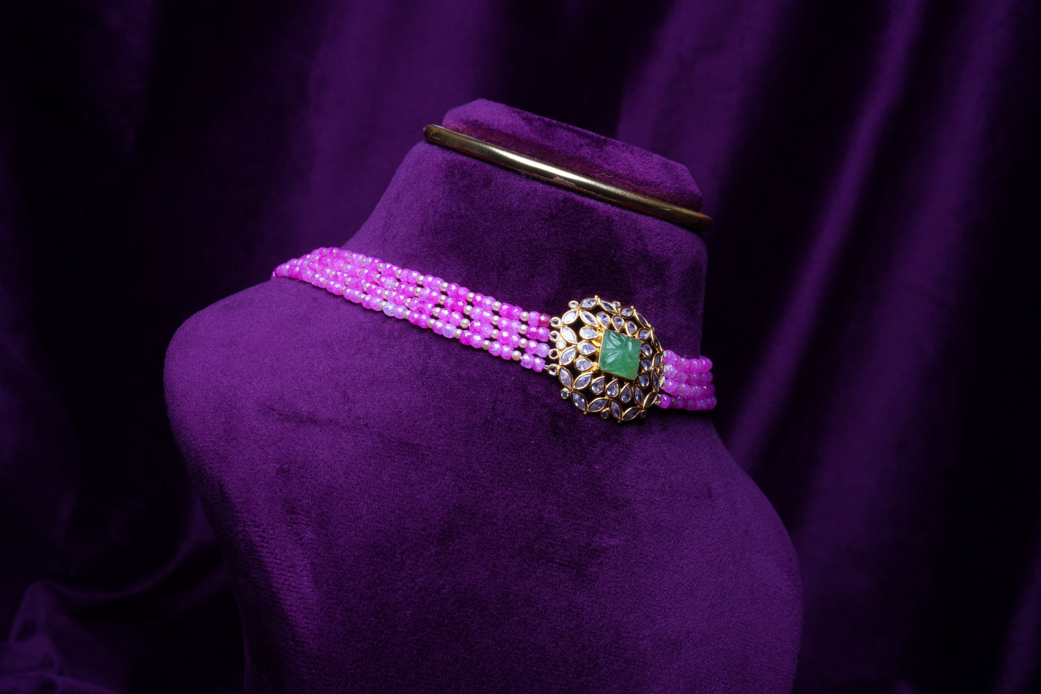 Nakshi Side and Middle Carved Green Emerald Mugappu Pink Zircon Beads Choker