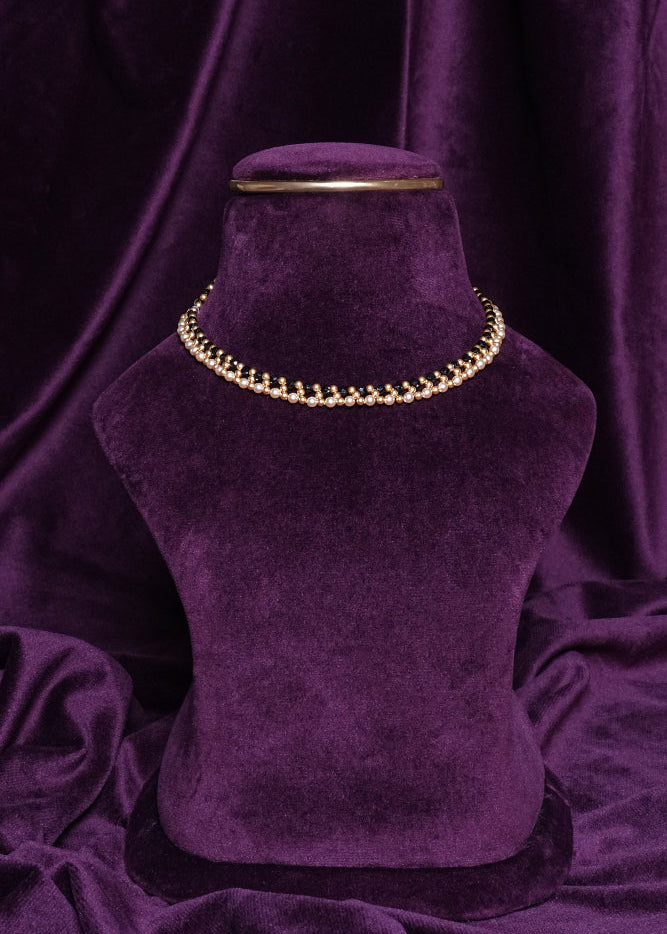 Beaded Interlocking Double Track Pearl Boarder Onyx Wave Netting Choker