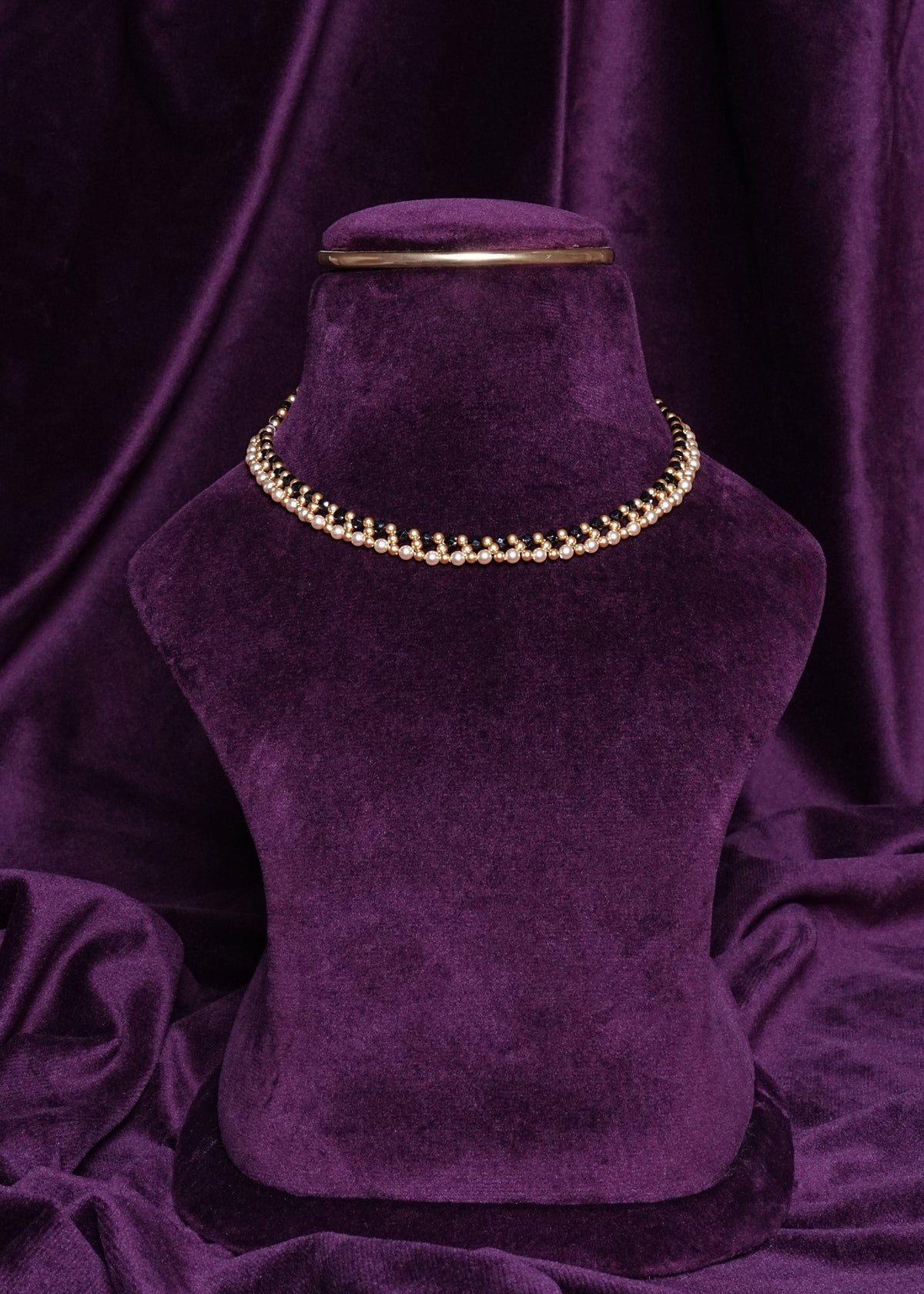 Beaded Interlocking Double Track Pearl Boarder Onyx Wave Netting Choker