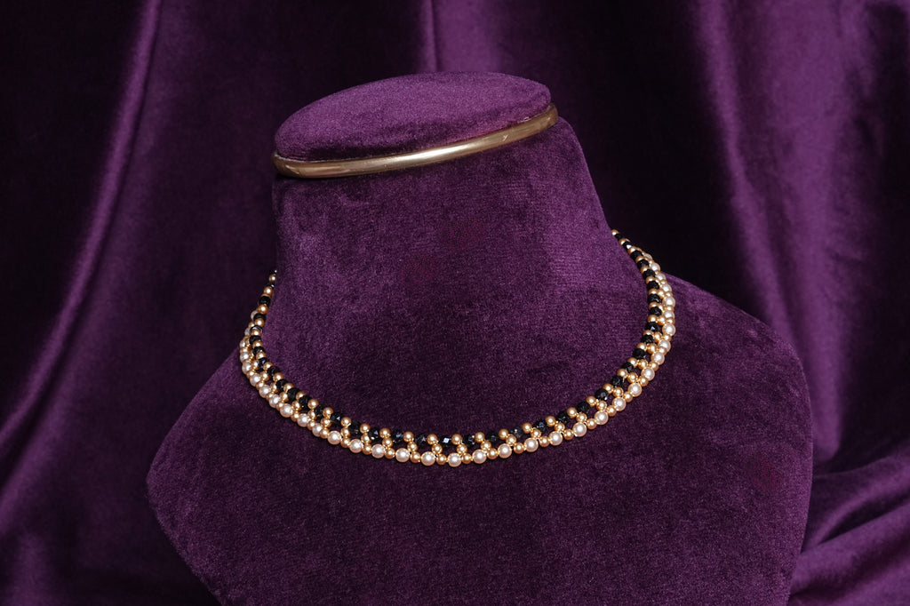 Beaded Interlocking Double Track Pearl Boarder Onyx Wave Netting Choker