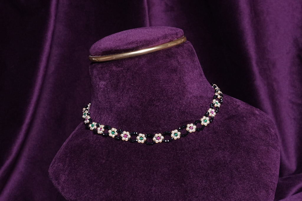 Beaded Floral Daisy Garland Blossom Alternating Emerald and Ruby with Pearl Choker