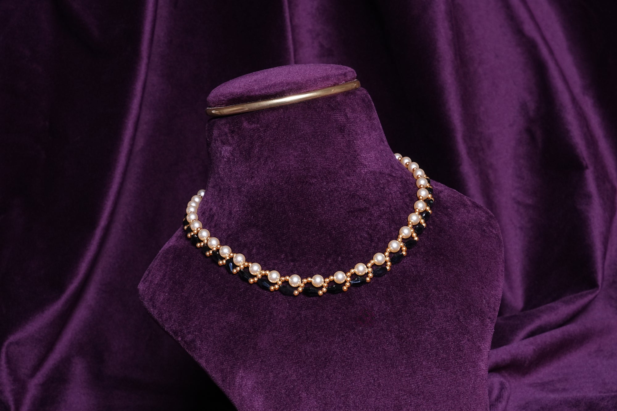 Beaded Woven Pearl Scallop Crown- Edged Choker