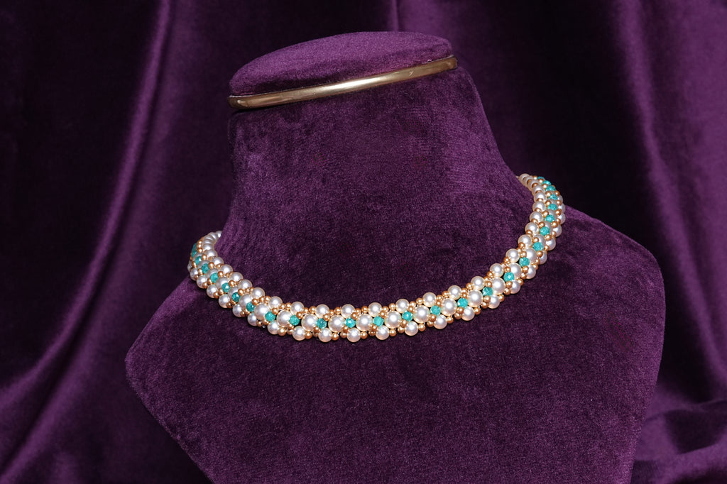 Beaded Interlocking Emerald Wave Triple Pearl Ribbon Lattice Choker