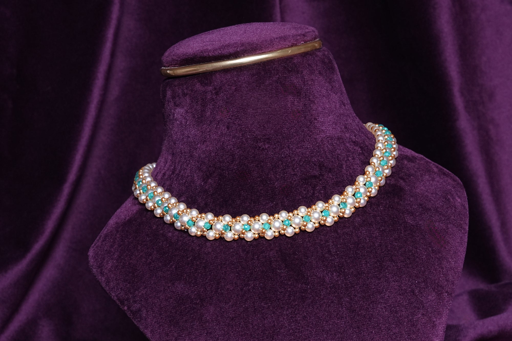 Beaded Interlocking Emerald Wave Triple Pearl Ribbon Lattice Choker