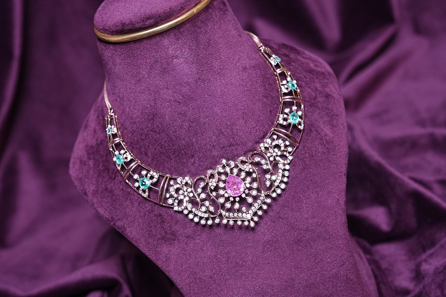 Lab Grown Diamond Asymmetric Mayur Silhouettes Filigree Pear-Cut Pink Tourmaline Mint Emerald Collar Chocker Necklace