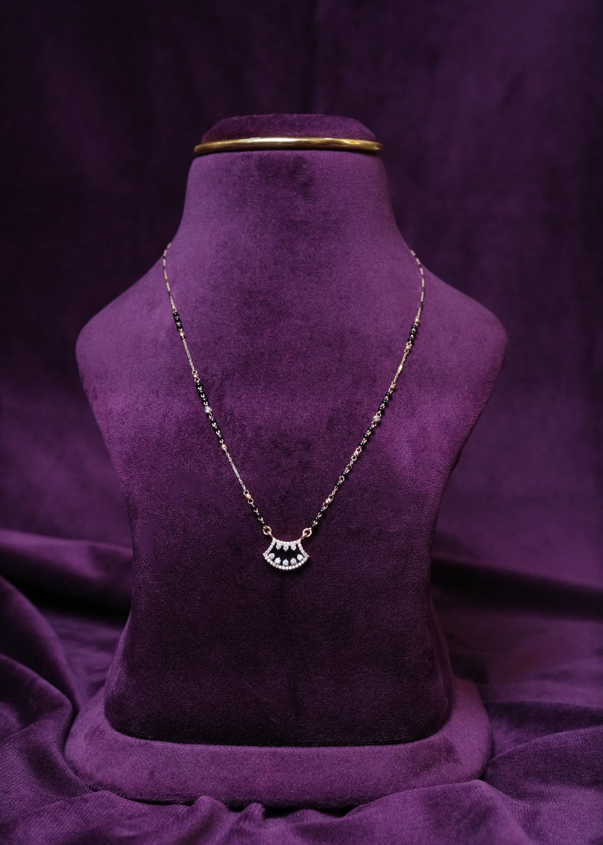 The Tiara Arch lab-grown diamond Mangal sutra